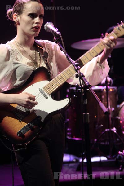 ANNA CALVI - 2011-01-17 - PARIS - Radio France (Studio 105) - 